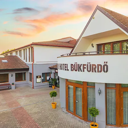מלון Park Buekfuerdo