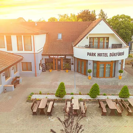 Park Buekfuerdo Hotell Bük